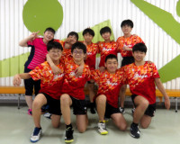 男子卓球部の集合写真